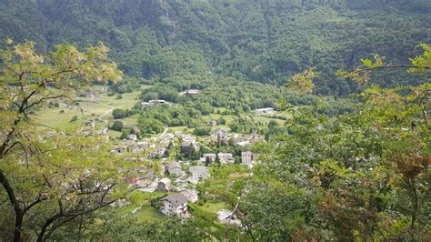Its source is on pizzo del lago, at an elevation of 3,050 metres (10,010 ft). Waterval Acquafraggia in Piuro - Chiavenna | Comomeeritalie.nl