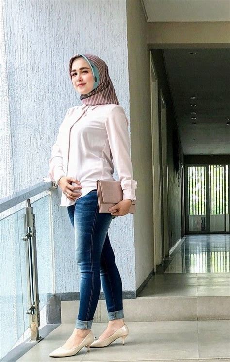 Pin By Silvia Vasco 90 On Thumblr Gaya Hijab Wanita Bergaya Wanita