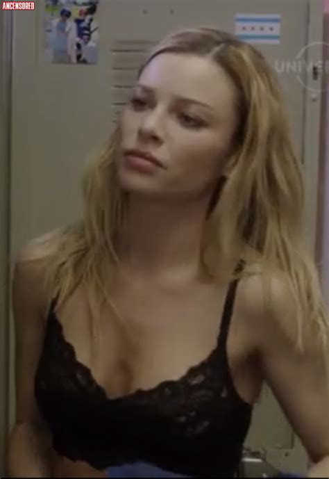 lauren german desnuda en chicago fire