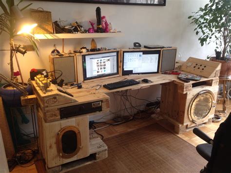 Seine arbeitsfläche bietet viel platz zum arbeiten. Steampunk-Schreibtisch aus Paletten, Part 2 - Palettenbett ...