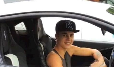 Justin Bieber Stops Traffic And Angers Drivers To Confront A Paparazzi