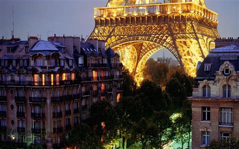 In its early years the eiffel tower was a productive laboratory for scientific experiments, in particular for wireless telegraphy, which saved it from destruction after the initially scheduled period of 20 years. 17 Gorgeous Photos of the Eiffel Tower at Night | Travel ...