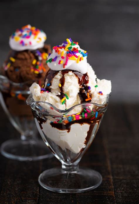 Chocolate And Vanilla Ice Cream Sundaes In Glass Bowls Stock Image