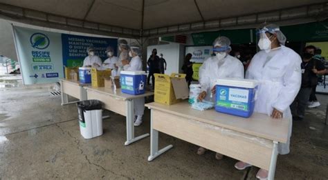 A secretaria de saúde remanejou 8.064 doses para atender a esse público. Recife tem quase três mil vacinados no primeiro dia da ...