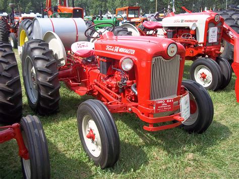 Red Ford tractor | Tractors, Ford tractors, Vintage tractors