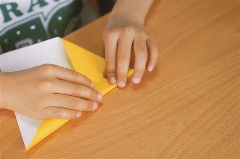 You can also use these stands to display photos and any other flat item, such as credit cards. How to Make an Origami Birthday Card