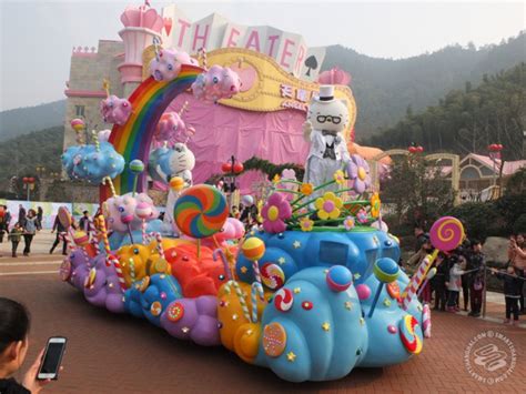 However, the food sold there is expensive compared to outside food hawkers or restaurants. Offbeat: The Hello Kitty Theme Park | SmartShanghai