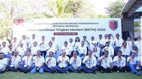 We would like to show you a description here but the site won't allow us. Viral Para Menteri Foto Bareng di Bali Tanpa Masker dan Tidak Jaga Jarak, Ini Kata Teten Masduki ...