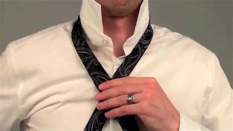 How To Tie A Tie In 10 Seconds Youtube