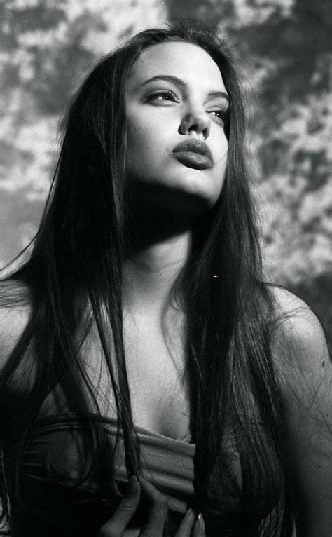 First Photo Shoots Of Angelina Jolie When She Was 15 Years Old Angelina Jolie Young Angelina