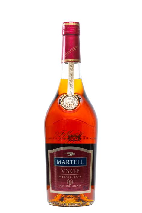 Коньяк «martell martell vsop medaillon» в подарочной упаковке париж. Martell VSOP Medaillon Cognac | VIP Bottles