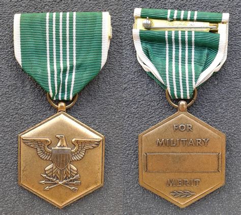 Medallas E Insignias De La Guerra Civil Posguerra Y Franquismo