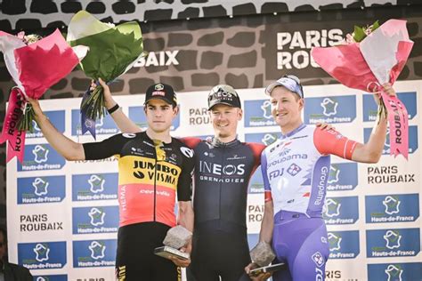 dylan van baarle ha vinto la parigi roubaix 2022 ciclismo