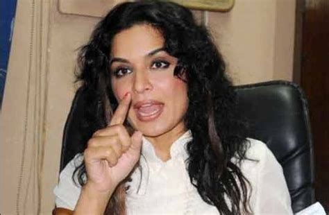 Actress Meera Arrest Warrant Issues Pakistan Media Updates