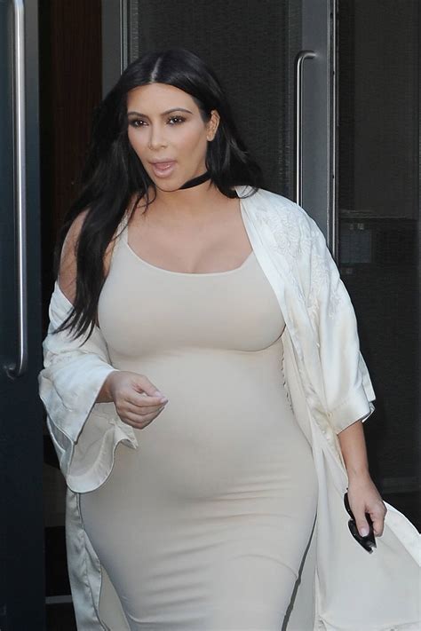 Kim Kardashian Leaves Her Apartment In Nyc Celeb Donut