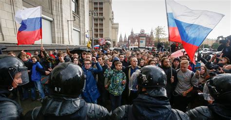 Anti Kremlin Protesters Rally Across Russia On Putin S Birthday Huffpost