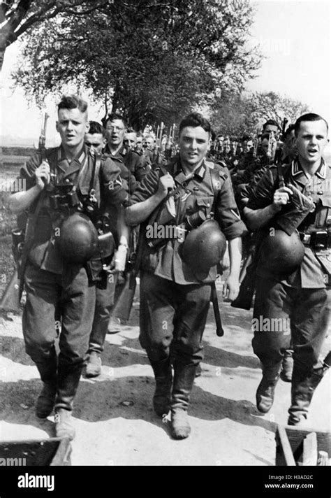 Advancing German Troops In France 1940 Stock Photo Alamy