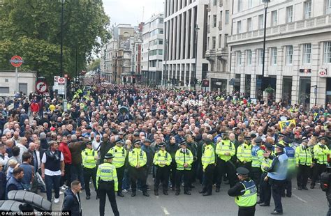 Follow the latest london news, videos, and analysis from abc news. Thousands of football fans march against terror in London ...