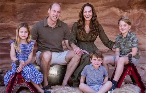 Принц Гарри и Меган Маркл умилили соцсети фото с 2 детьми