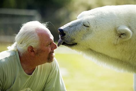 Animal Odd Couples 7 Heartwarming Pictures From Wildlife Documentary