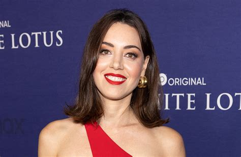 Aubrey Plaza Is Fiery In Red Dress And Heels At The White Lotus Premiere