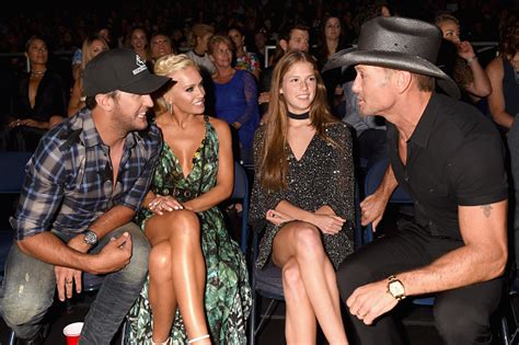 Tim Mcgraw Brought His Daughter As His Date To The Cmt Awards And It