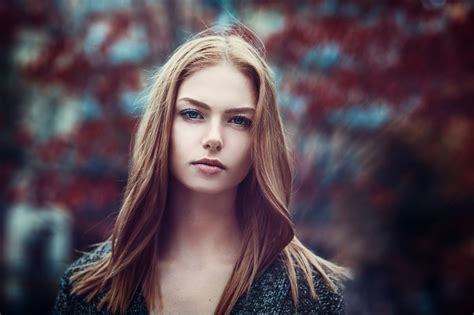 bakgrundsbilder kvinnor rödhårig modell porträtt långt hår blåa ögon röd fotografi blå