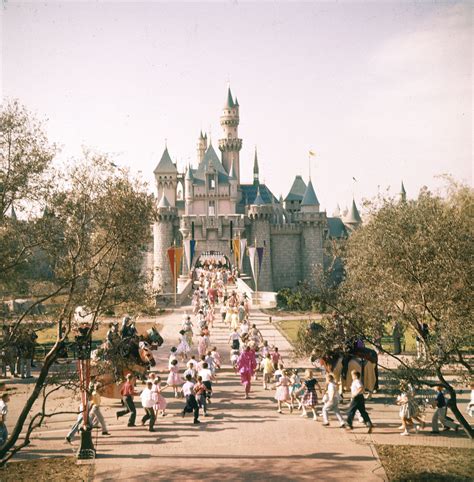 18 Amazing And Rare Color Photographs Of Disneyland In 1955 ~ Vintage