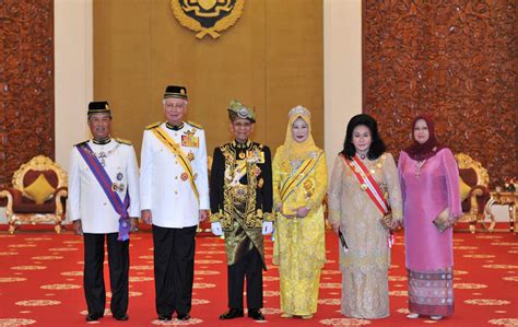يڠ دڤرتوان اݢوڠ) is the monarch and head of state of malaysia. Yang di-Pertuan Agong Birthday Celebration 2013 | Photos ...