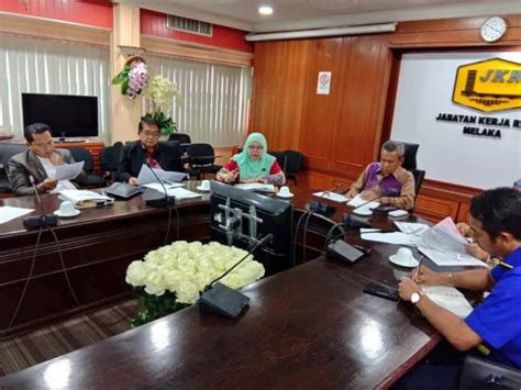 Azhar, seorang jurutera elektrik profesional berdaftar dengan bem. Jabatan Kerja Raya Negeri Melaka : Agensi Kerajaan Negeri ...