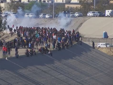 Busiest Us Mexico Border Crossing Reopens After Violent Clashes Cbs
