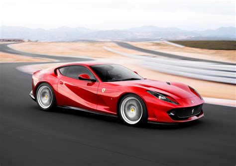 Ferrari 812 Superfast É Tão Rápido Que Até Salta O Vidro Traseiro