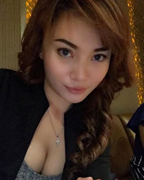 Foto Sexy Indira Wanita Cantik Pramugari Lion Air Bak Model Indonesia