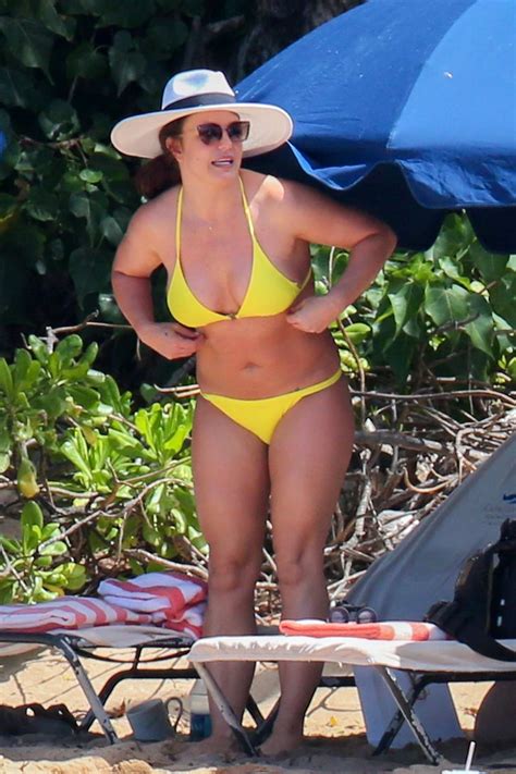 Britney Spears Hits The Beach In Hawaii In A Yellow Bikini Photo The