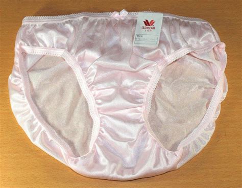 Wacoal Shiny Nylon Fabric Bikini Panties Soft Pink Panty Womens Hip 35 37