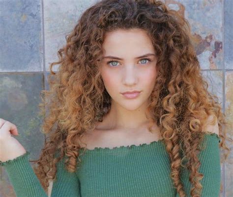 Sofie Dossi Height Age Weight Measurement Wiki Bio And Net Worth Famed Star