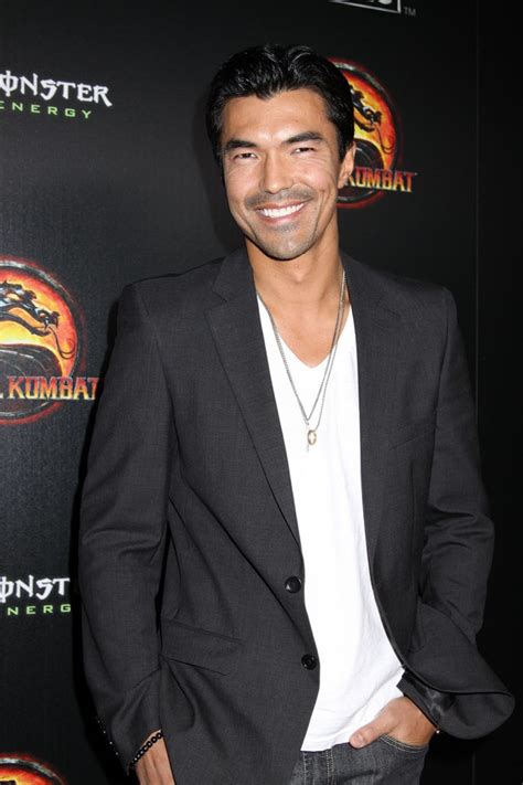 Ian Anthony Dale At The Warner Bros Unleashes Mortal Kombat Legacy
