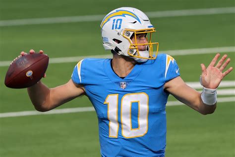 Chargers Qb Justin Herbert Returns To Fast Nfl Life After Rookie Awards