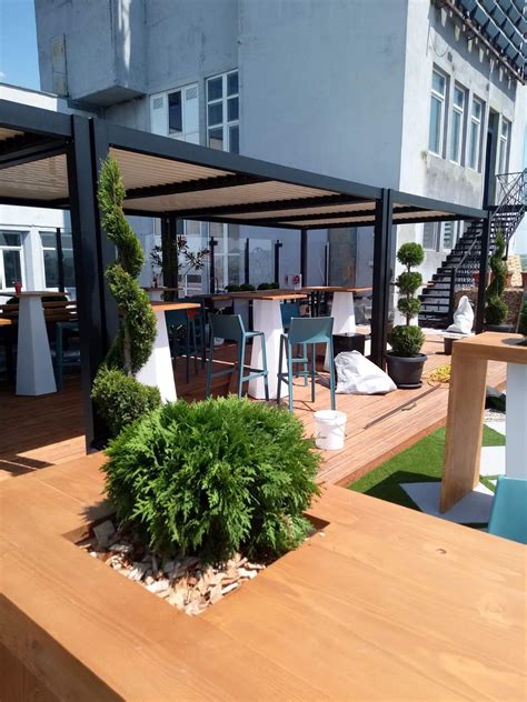 Un soleil chaleureux, un paysage à admirer, votre jardin ou votre terrasse peut vous offrir un véritable moment de détente. Pergola Luxembourg - Roof Garden Luxembourg Www Vereal Lu Roof Garden Garden Design Rooftop ...