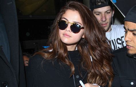 Selena Gomez Returns Back To La After Trip To Paris Selena Gomez