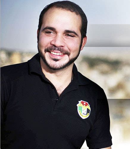 محرز يرفع علمي فلسطين والجزائر في احتفالات السيتي الأخبار المميزة 2021/05/23 بقلم حواز عبد النور رفع النجم الدولي الجزائري رياض محرز علم فلسطين اضافة الى علم الجزائر في احتفالات فريقه مانشستر سيتي الانجليزي. الأميرعلي يطلق فرق كرة قدم لمشروع ماجيك بص