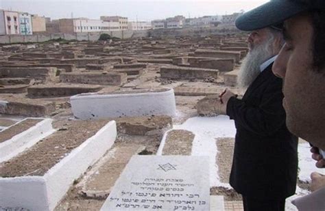 يا صوتي ضلك طاير زوبع. حاخام يقرر دفن فلسطيني في مقبرة يهودية لهذا السبب؟! - مشاهير