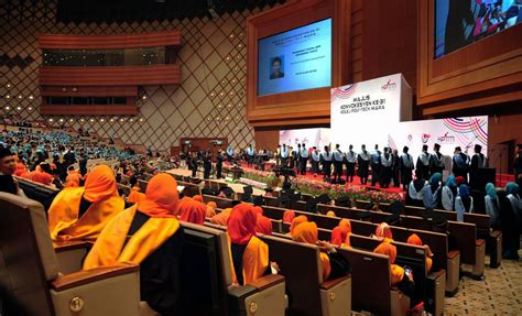 My orientation begin at 3rd july with briefing about orientation week, form into groups and some group activities such as prepared for battle which boys versus girls. KOLEJ POLY-TECH MARA: MAJLIS KONVOKESYEN KE 31 KOLEJ POLY ...