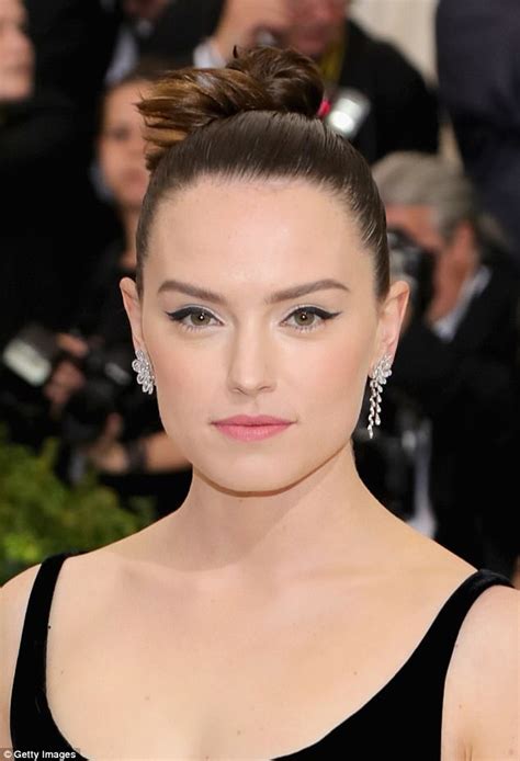Find the perfect daisy ridley stock photos and editorial news pictures from getty images. Met Gala 2017: Star Wars' Daisy Ridley's beauty look ...