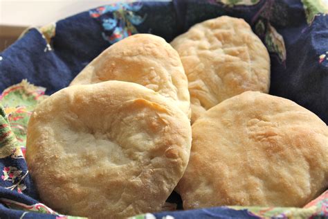 It can be opened up to form a pocket which can be stuffed with a variety of fillings. Easy Israeli Pita Bread (Pitot) Recipe