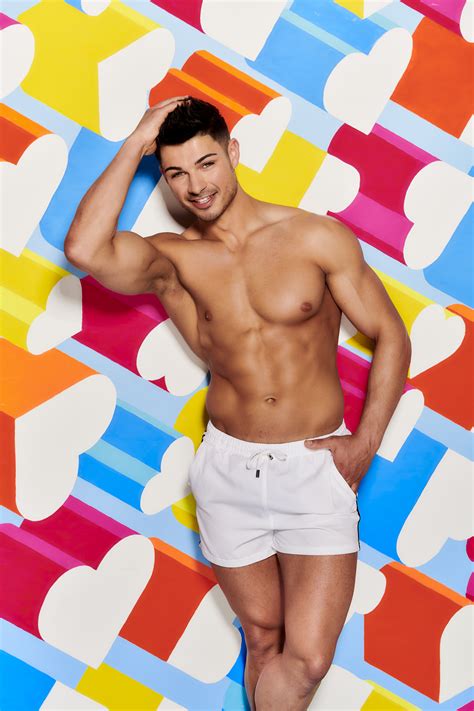 Official lineup of islanders for series five on itv2. Love Island 2019 cast revealed | Entertainment Daily