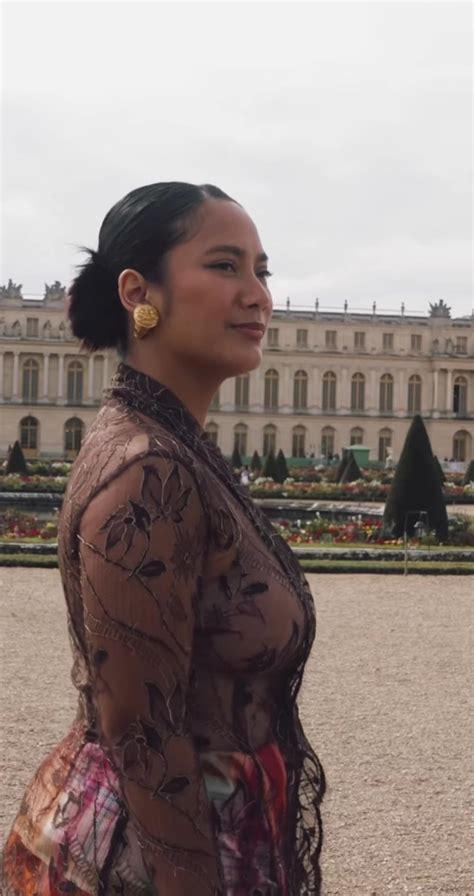 Cantik Dan Elegan Intip Pesona Tara Basro Pakai Kebaya Di Istana Versailles Prancis Merdeka Com