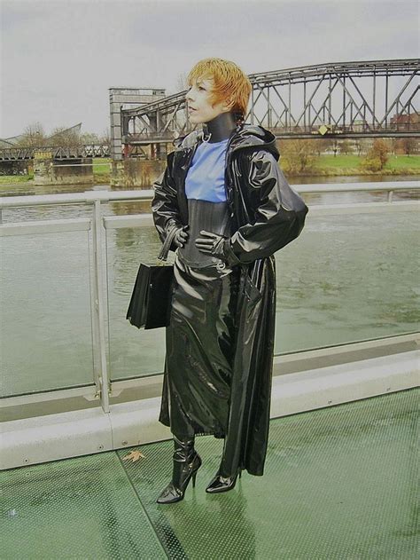 Shiny Black Pvc Vinyl Raincoat Pvc Raincoat Plastic Raincoat Posture