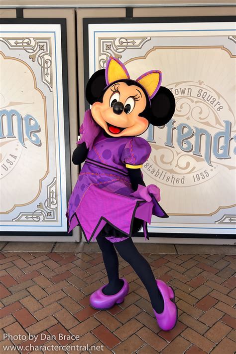 Meeting Minnie Mouse Disneyland Resort September 2022 Ww Flickr