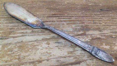 Is Rogers Bros First Love Silverplate Floral Master Butter Knife Flat